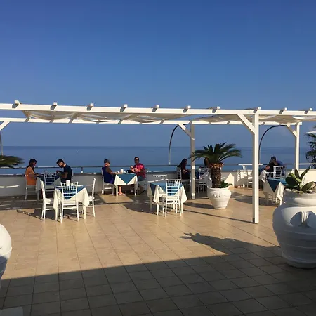 La Porta Del Mare فندق تروبيا