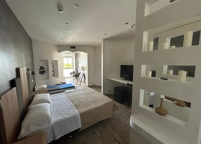 La Porta Del Mare מלון 3*