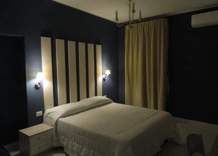 La Porta Del Mare מלון 3*