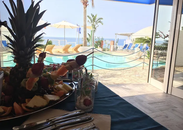 La Porta Del Mare מלון טרופאה